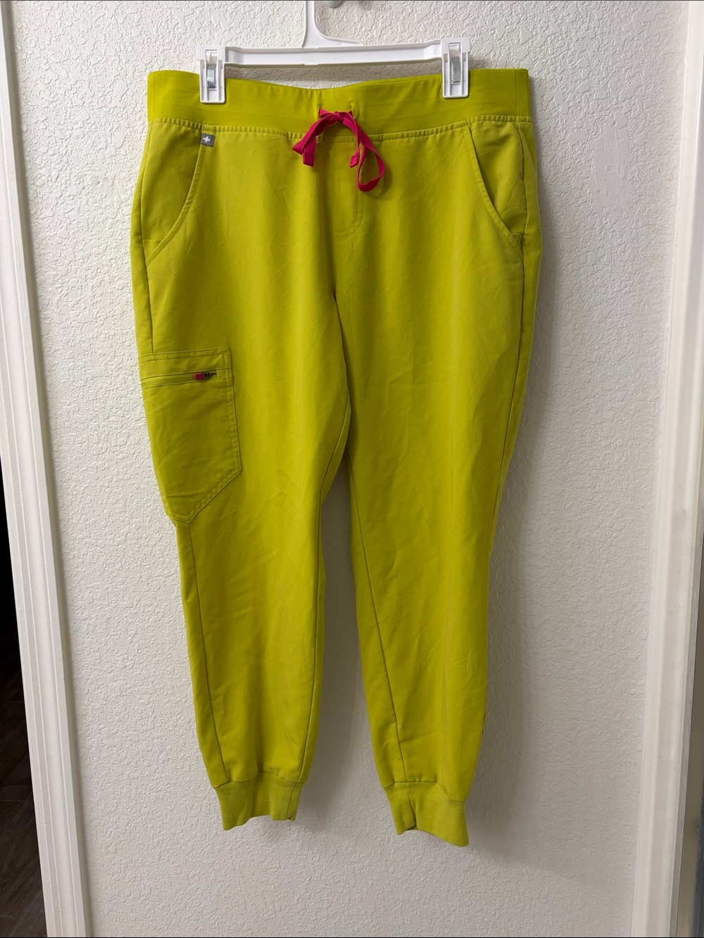 FIGS Zamora Jogger in Limeade - Picture 2 of 5